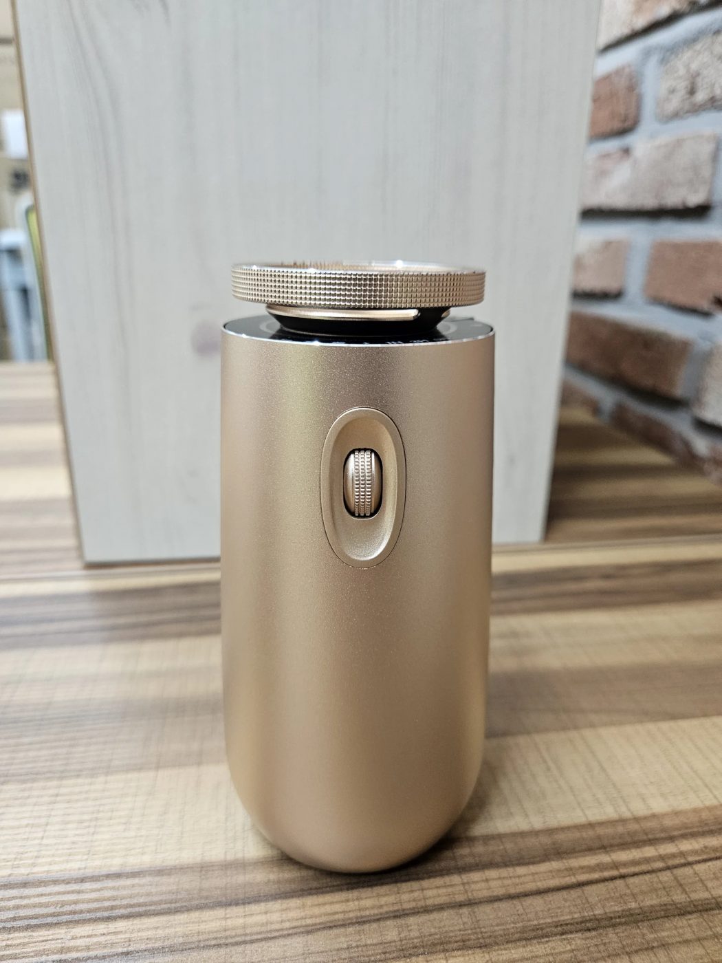 NANO-30P Gold 색상 디지털 디퓨저 제품 사진